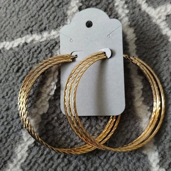 New Large Gold Tone Braided Hoops Stacked Trio Look - Picture 11 of 11
